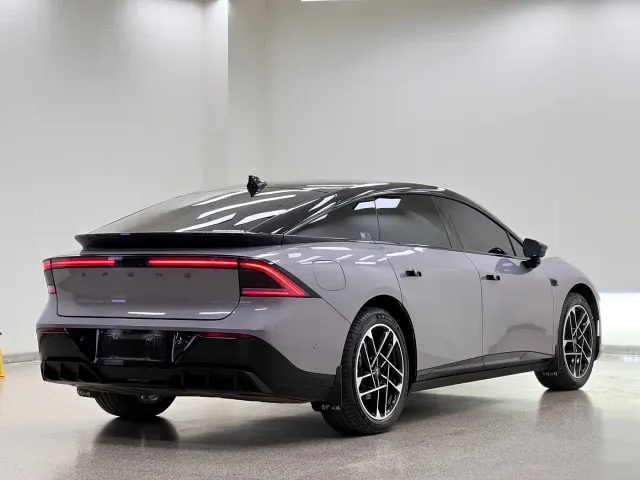 Xpeng P7+ — Фото автомобиля 6