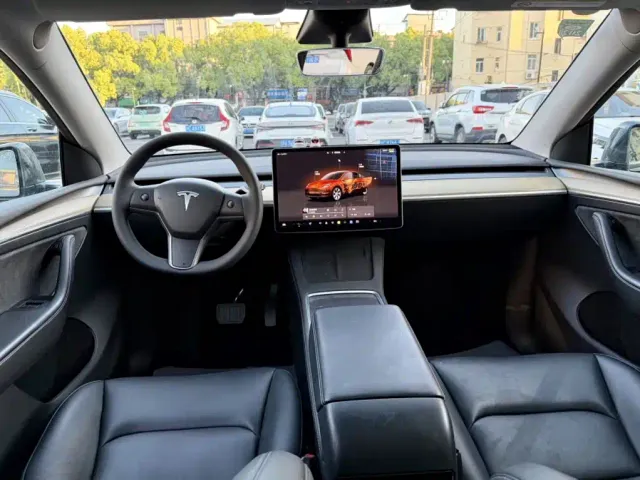 Tesla Model Y — Фото автомобиля 20