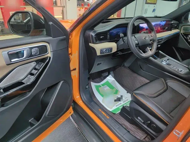 Ford Explorer — Фото автомобиля 15