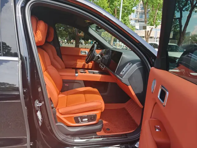 Li Auto L8 — Фото автомобиля 11