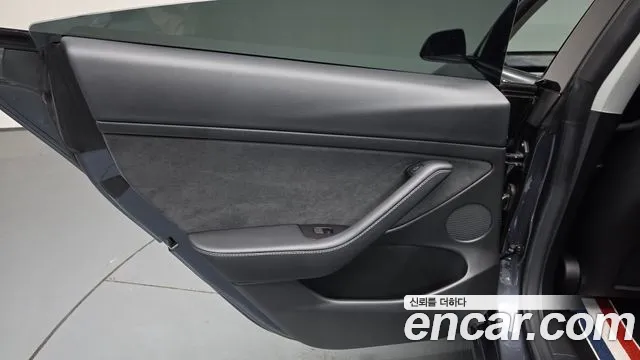 Tesla Model 3 — Фото автомобиля 14