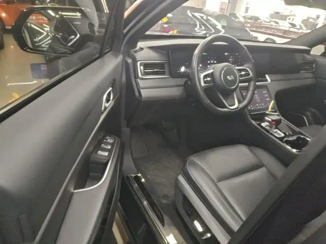 Li Auto ONE — Фото автомобиля 15