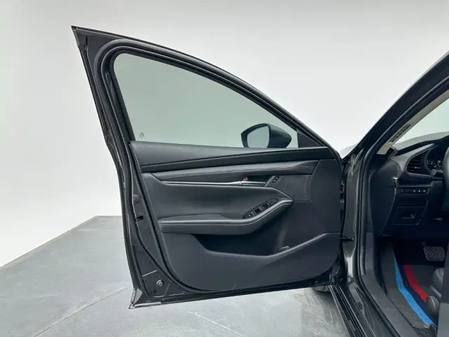 Mazda Axela — Фото автомобиля 11