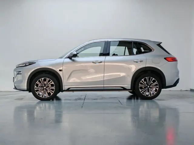 Geely Galaxy Starship 7 EM-i — Фото автомобиля 15