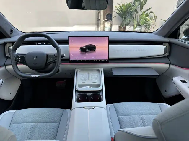 Voyah Auto Voyah Zhiyin 2024 Long Range Super Charging Edition — Фото автомобиля 4
