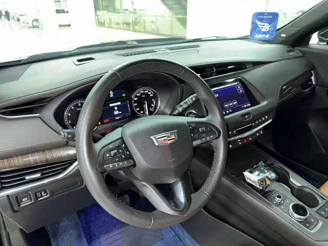 Cadillac XT4 — Фото автомобиля 9