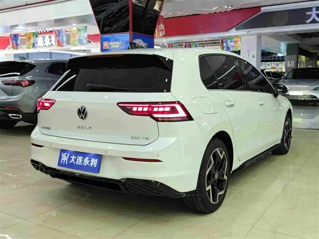 Volkswagen Golf — Фото автомобиля 14