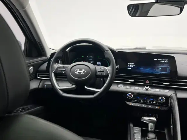 Hyundai Elantra — Фото автомобиля 22