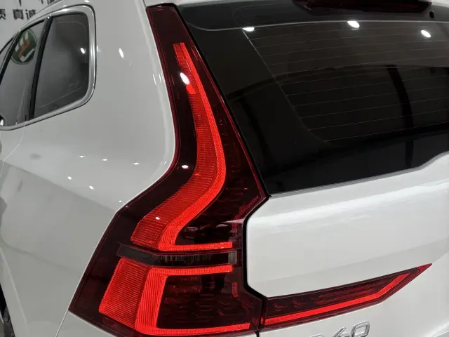 Volvo XC60 — Фото автомобиля 10