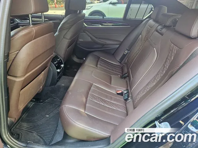 BMW 5 Series G30 — Фото автомобиля 11