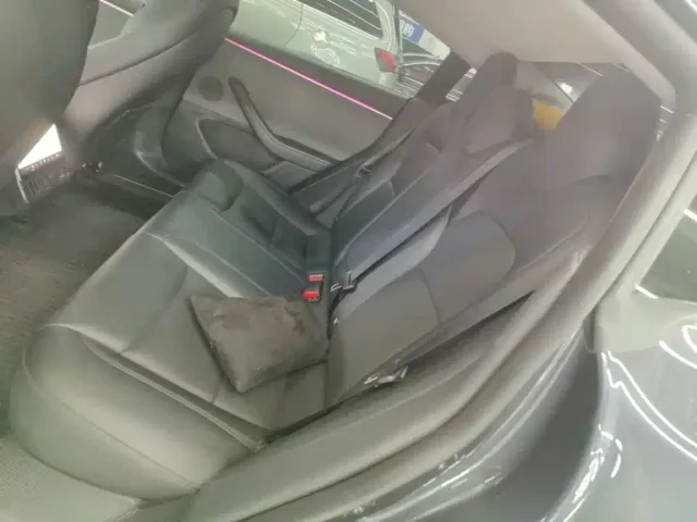 Tesla Model 3 — Фото автомобиля 16