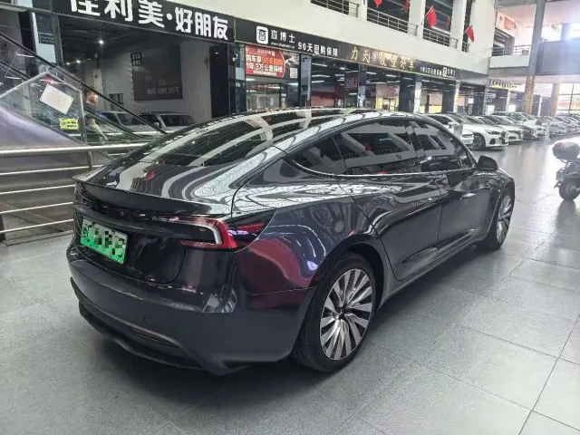Tesla Model 3 — Фото автомобиля 7