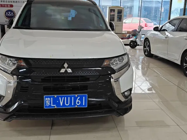 Mitsubishi Outlander — Фото автомобиля 2