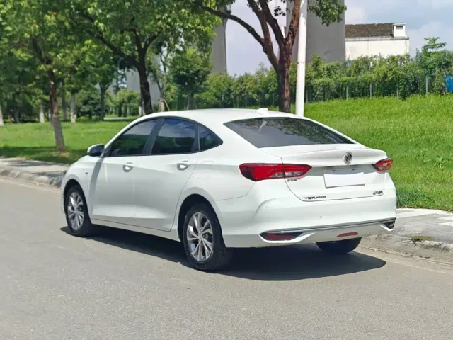 Buick Verano — Фото автомобиля 6