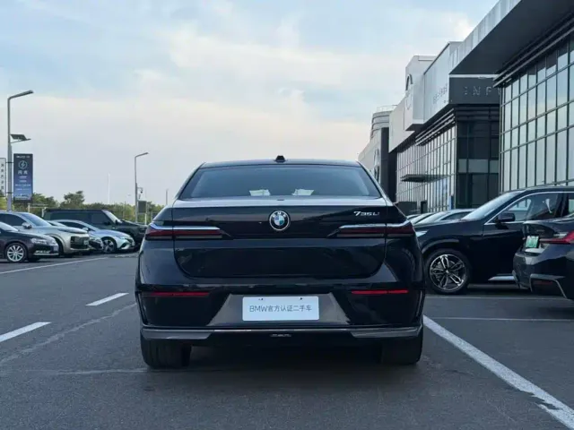 BMW 7 Series — Фото автомобиля 17