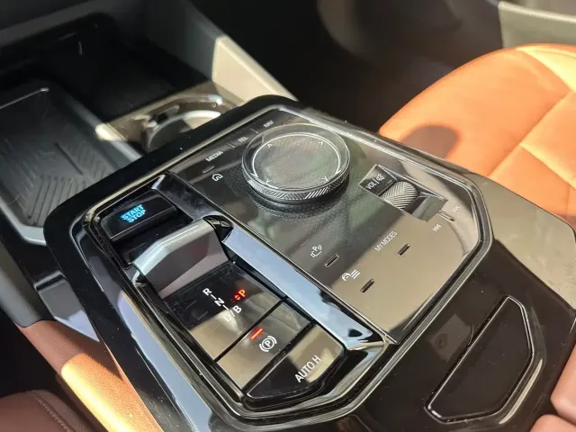 BMW i5 — Фото автомобиля 10