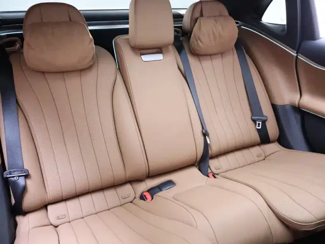 Mercedes-Benz E-Class — Фото автомобиля 23