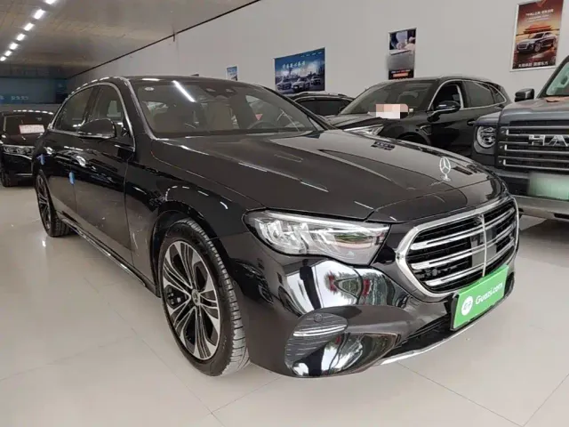 Mercedes-Benz E-Class — Фото автомобиля 3