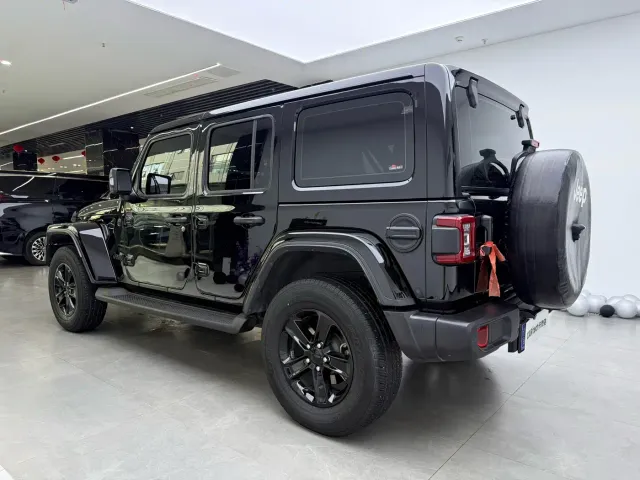 Jeep Wrangler — Фото автомобиля 4
