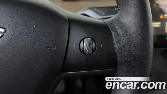 Tesla Model Y — Фото автомобиля 22