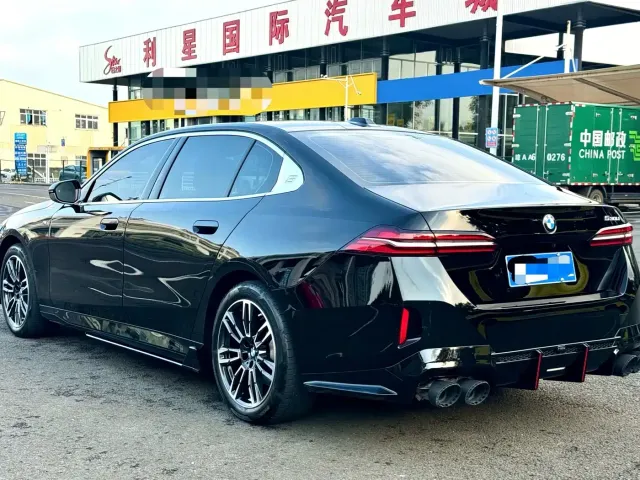 BMW 5 Series — Фото автомобиля 4