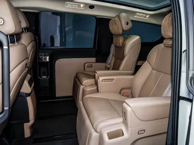 Li Auto MEGA — Фото автомобиля 6
