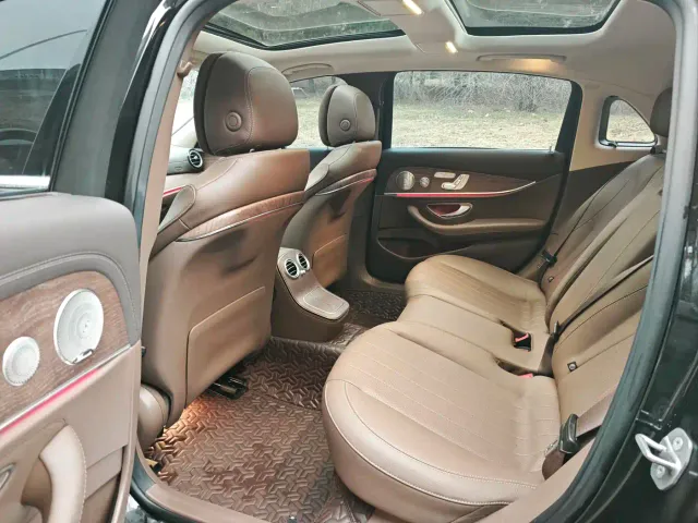 Mercedes-Benz E-Class — Фото автомобиля 14