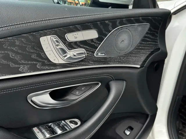 Mercedes-Benz CLS-Class — Фото автомобиля 9
