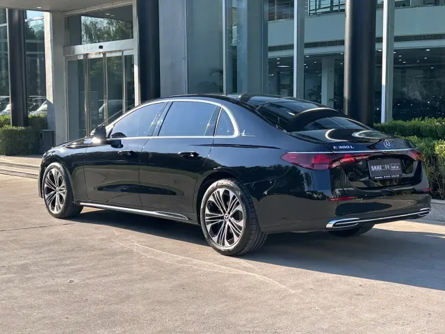 Mercedes-Benz E-Class — Фото автомобиля 5
