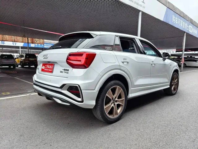 Audi Q2L — Фото автомобиля 6