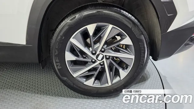 Hyundai Tucson Tucson (NX4) Бензин 1.6 турбо 2WD — Фото автомобиля 21
