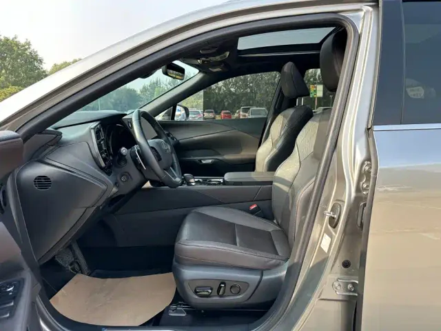 Lexus RX — Фото автомобиля 9
