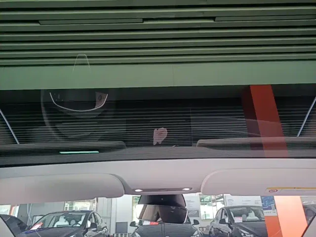 Tesla Model 3 — Фото автомобиля 17