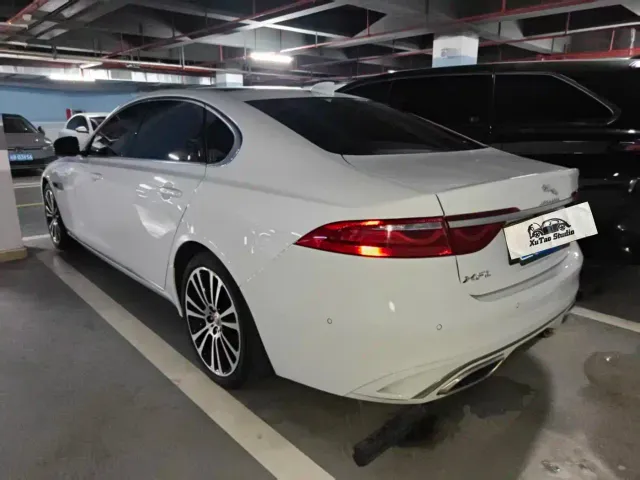 Jaguar XFL — Фото автомобиля 9