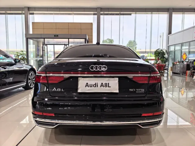 Audi Audi A8 2022 A8L 50 TFSI quattro Comfort Collector's Edition — Фото автомобиля 4