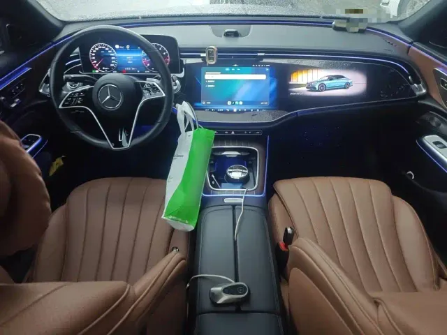 Mercedes-Benz E-Class — Фото автомобиля 12