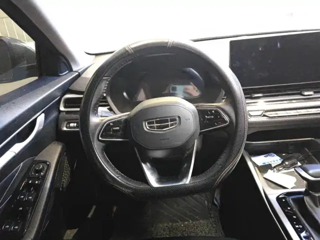 Geely Emgrand — Фото автомобиля 15