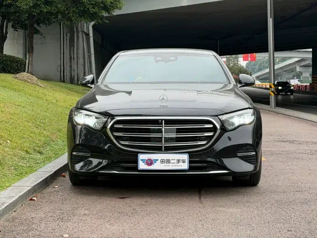 Mercedes-Benz E-Class — Фото автомобиля 2