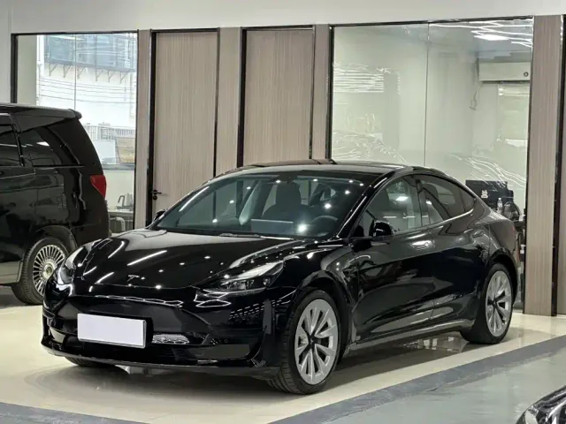Фотография автомобиля — Tesla Model 3
