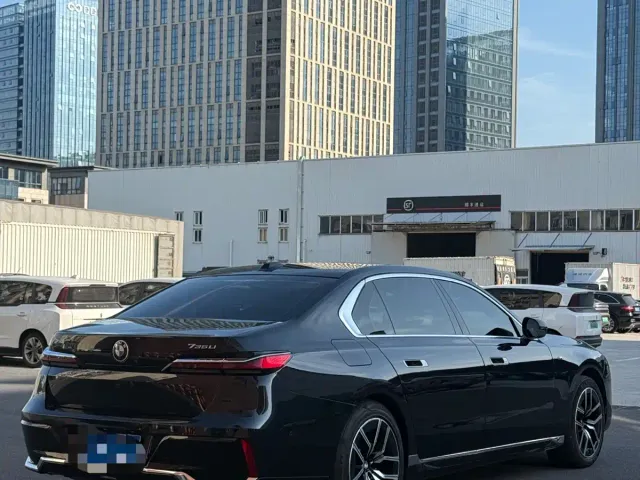 BMW 7 Series — Фото автомобиля 9