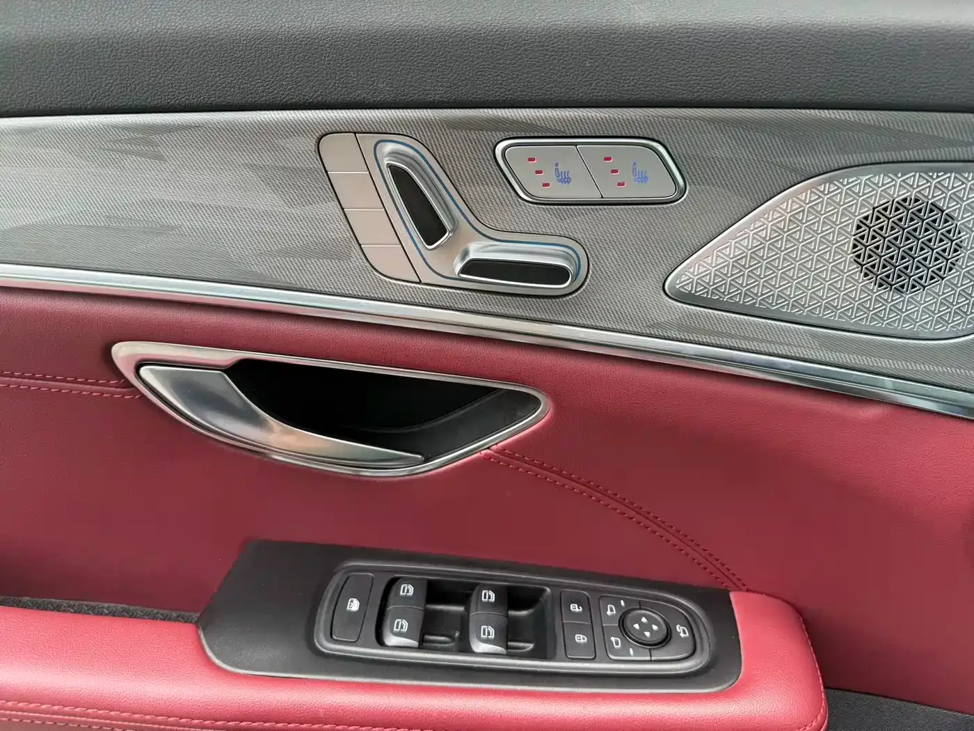Jetour Jetour X70 PLUS 2023 1.5T DCT Warrior PLUS 5-seater — Фото автомобиля 4