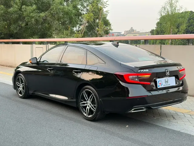 Honda Accord — Фото автомобиля 9