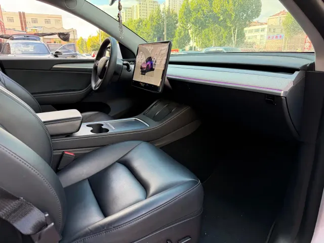 Tesla Model Y — Фото автомобиля 14