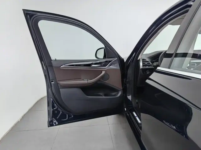 BMW iX3 — Фото автомобиля 8