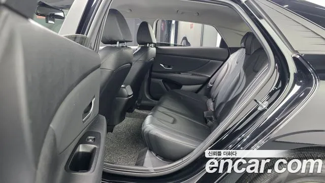 Hyundai AVANTE Avante (CN7) — Фото автомобиля 12