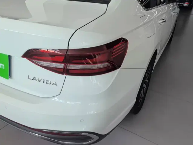 Volkswagen Lavida — Фото автомобиля 7