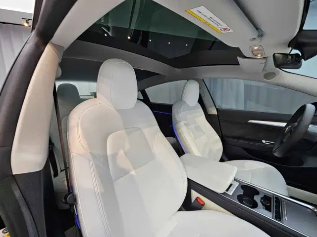 Tesla Model 3 — Фото автомобиля 13