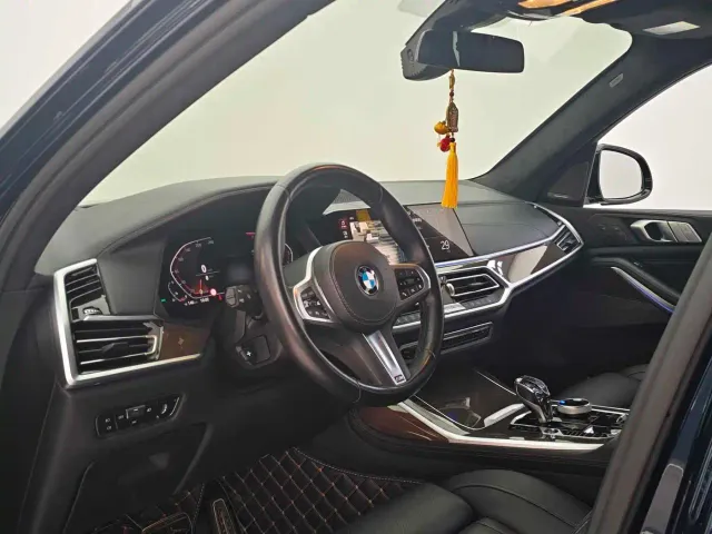 BMW X7 — Фото автомобиля 9