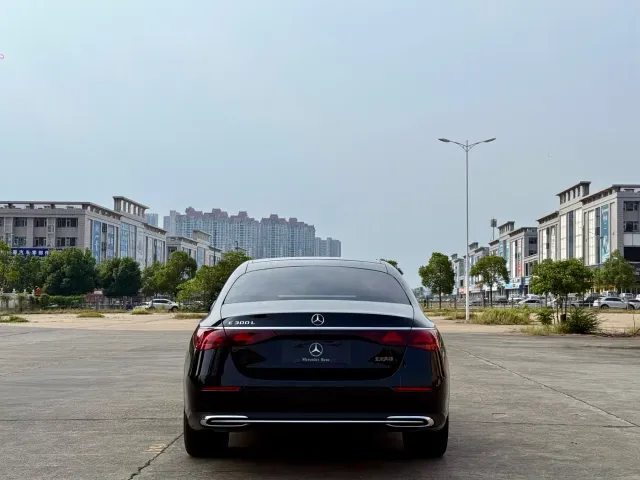Mercedes-Benz E-Class — Фото автомобиля 8