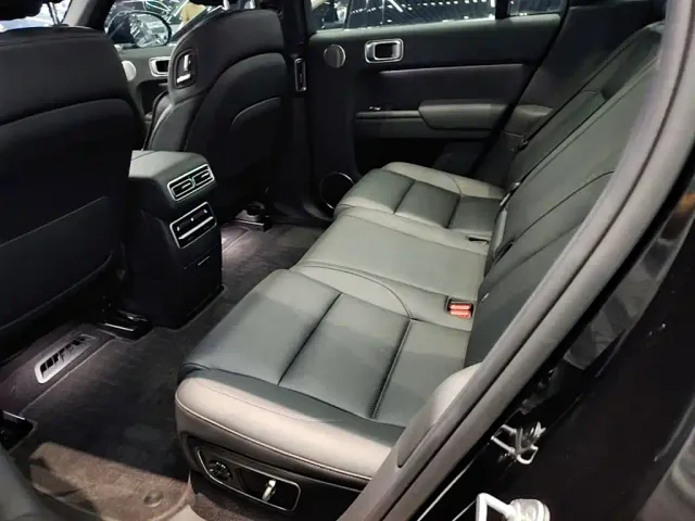 Li Auto L7 — Фото автомобиля 16